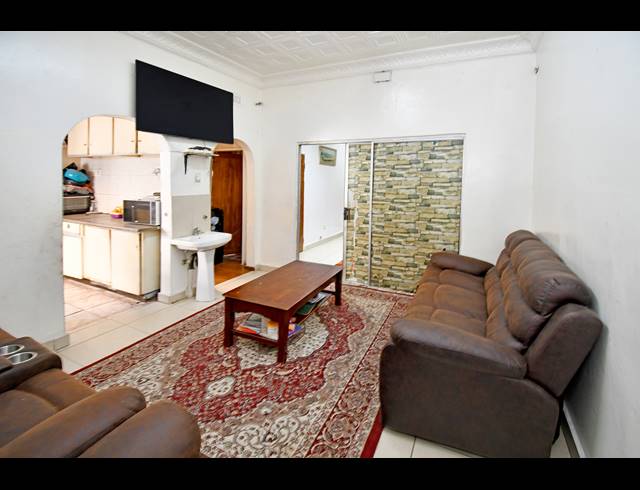 4 BEDROOM HOUSE FOR SALE IN MAYFAIR